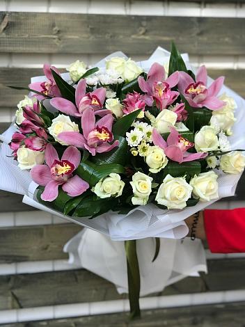 Букет цветов из: Розы и Хризантемы в Талицы Пушкинского района