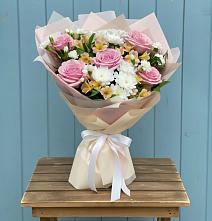 Букет цветов из:  Гвоздики, Орхидеи и Розы в Талицы Пушкинского района