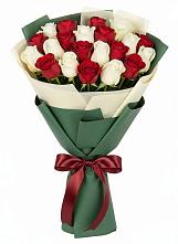 Букет Микс из красных и белых роз в Талицы Пушкинского района