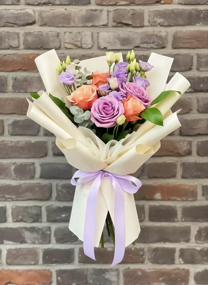 Букет цветов из: Лизиантусы и Розы в Талицы Пушкинского района