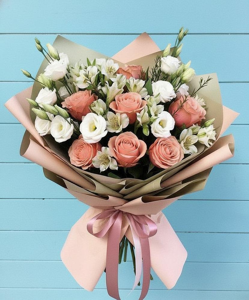 Букет цветов из: Розы, Альстромерии и Лизиантусы в Талицы Пушкинского района