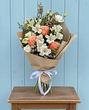 Букет цветов из:  Альстромерии, Лизиантусы, Розы и Хризантемы в Талицы Пушкинского района