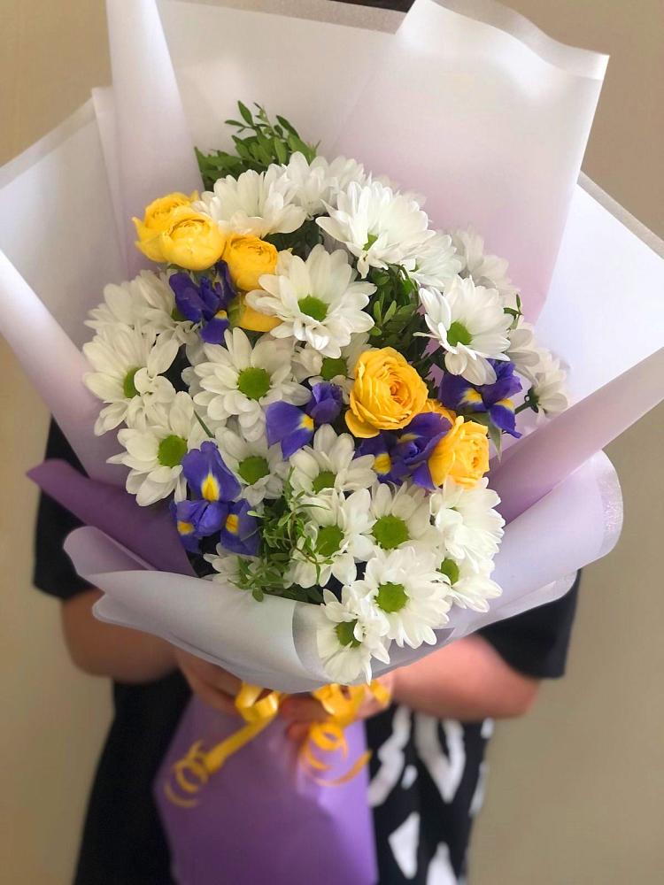 Букет цветов из: Ирисы, Хризантемы и Розы в Талицы Пушкинского района