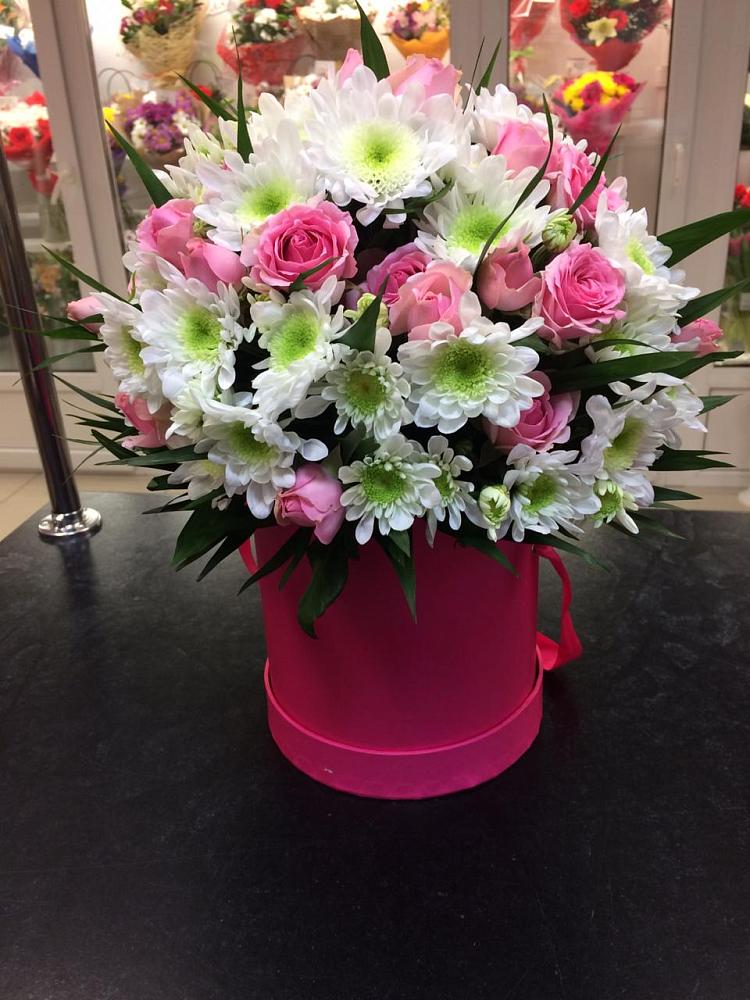 Цветочная композиция из Розы и Хризантемы в шляпной коробке в Талицы Пушкинского района