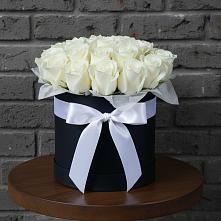 Цветочная композиция из Розы в шляпной коробке в Талицы Пушкинского района